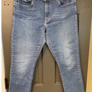 Levi Classic Mid Rise Skinny Jean